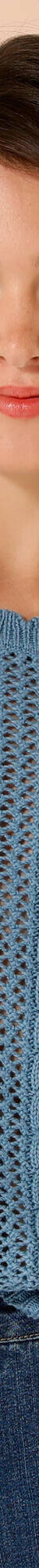 Pull festonné col rond manches coudes, maille ajourée fantaisie (bleu jean) Pull festonné col rond manches coudes, maille ajourée fantaisie (bleu jean)